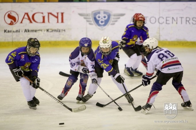 Ar sekmēm gadu sākuši "Ogre Juniors" hokejisti