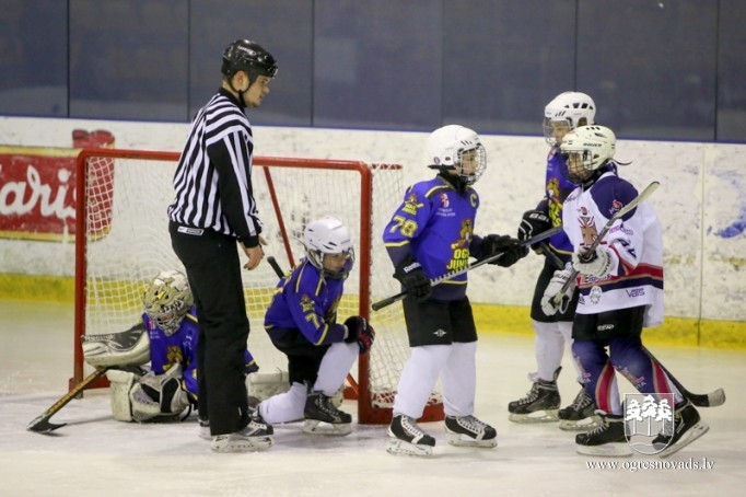 Ar sekmēm gadu sākuši "Ogre Juniors" hokejisti