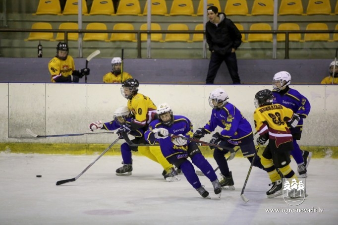 Ar sekmēm gadu sākuši "Ogre Juniors" hokejisti