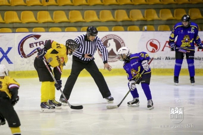 Ar sekmēm gadu sākuši "Ogre Juniors" hokejisti