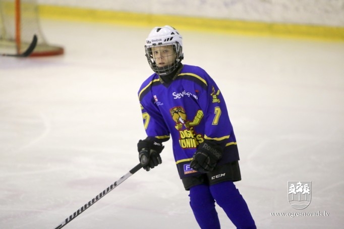 Ar sekmēm gadu sākuši "Ogre Juniors" hokejisti