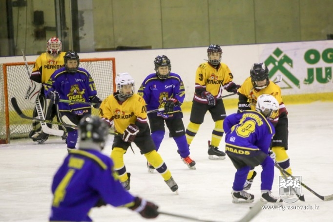 Ar sekmēm gadu sākuši "Ogre Juniors" hokejisti