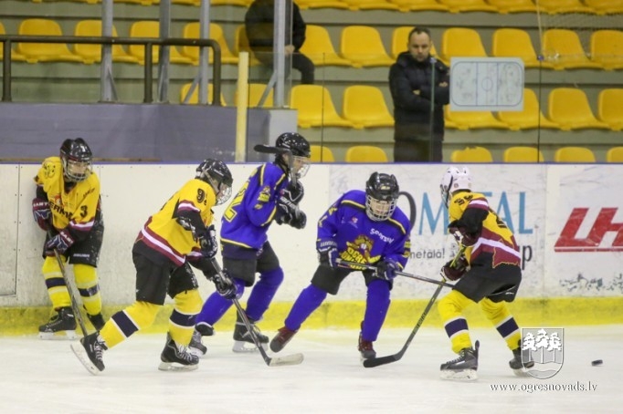 Ar sekmēm gadu sākuši "Ogre Juniors" hokejisti