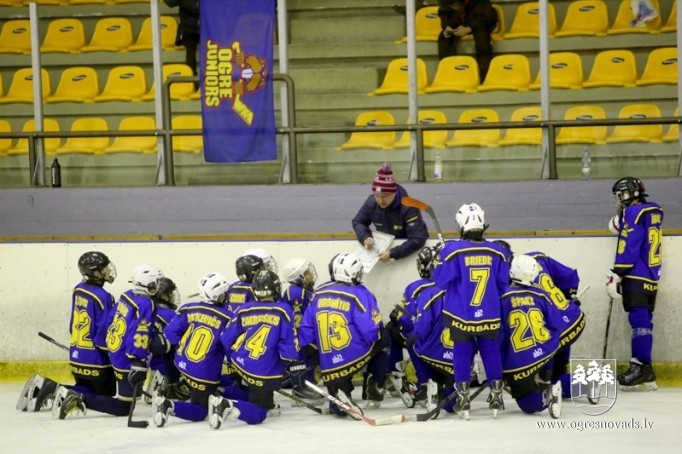Ar sekmēm gadu sākuši "Ogre Juniors" hokejisti