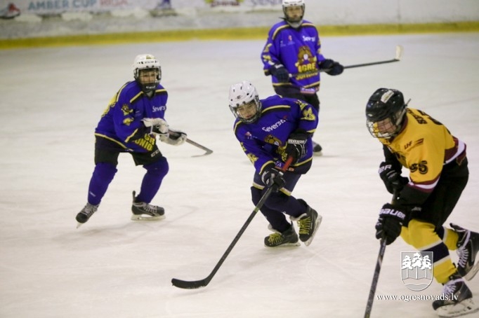 Ar sekmēm gadu sākuši "Ogre Juniors" hokejisti