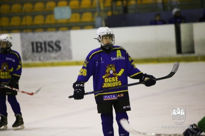 "Ogre Juniors" hokejisti cīnās par katru punktu