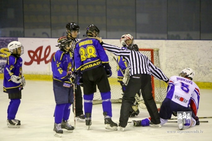 "Ogre Juniors" hokejisti cīnās par katru punktu