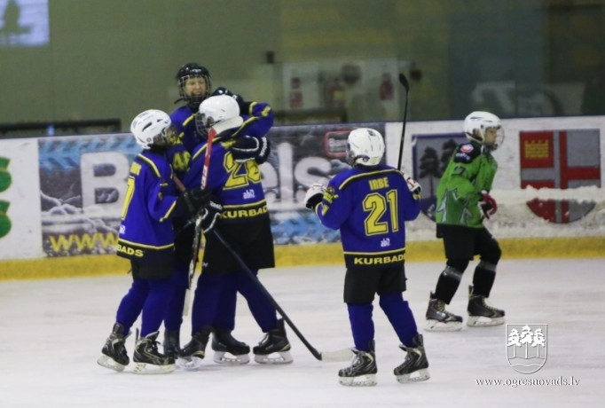 "Ogre Juniors" hokejisti cīnās par katru punktu