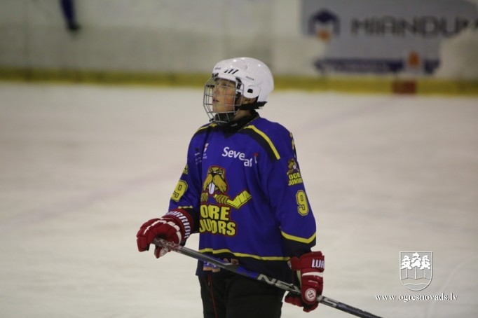 "Ogre Juniors" hokejisti cīnās par katru punktu