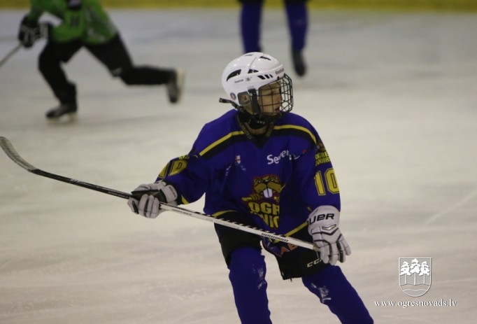 "Ogre Juniors" hokejisti cīnās par katru punktu