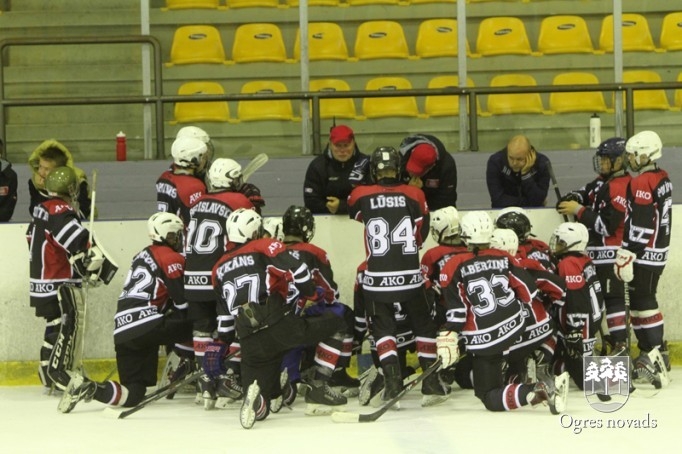 "Ogre Juniors" turpina celt savu hokeja piramīdu