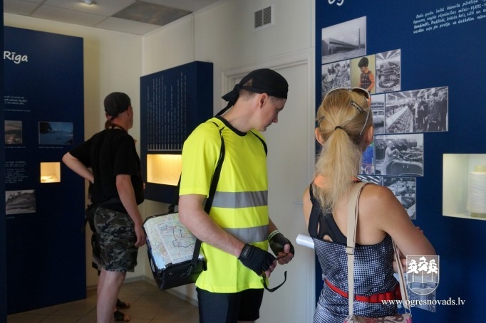 Igauņu ceļotāji četru dienu velobraucienā iepazīst Ogres apriņķi