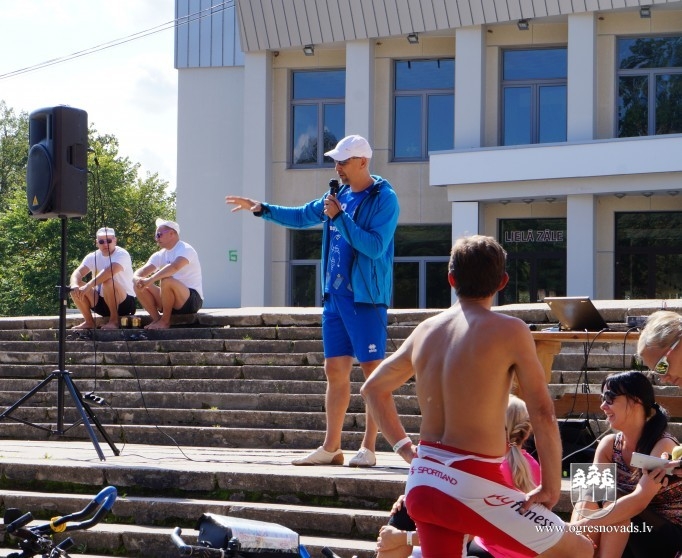 Igauņu ceļotāji četru dienu velobraucienā iepazīst Ogres apriņķi