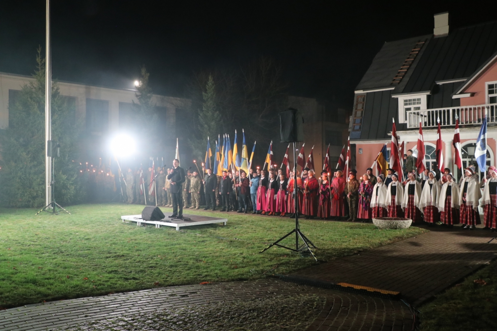 Lāčplēša dienā ogrēnieši godina savas tautas varoņus un Ukrainas aizstāvjus