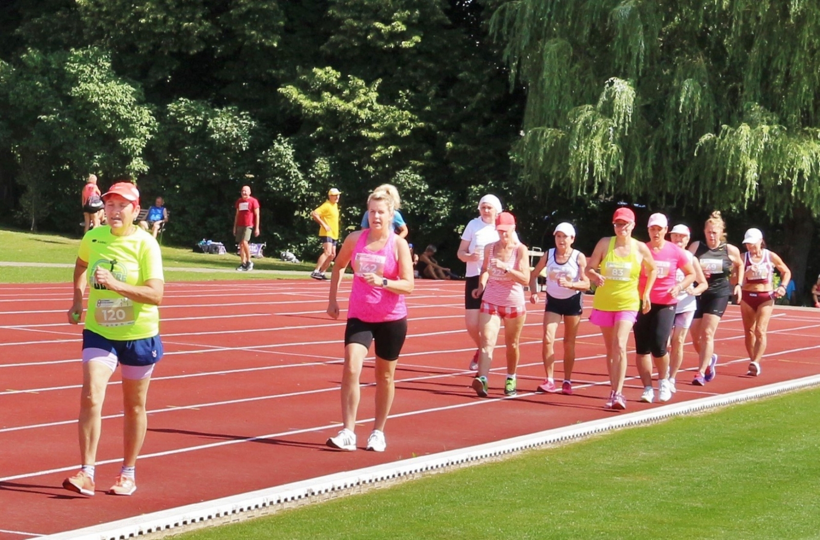 Ingai Zilbertei D45+ grupā divas bronzas medaļas - 400 m sprintā (1:25,09 min.) un 5000 m soļošanā (36:05,44 min.).