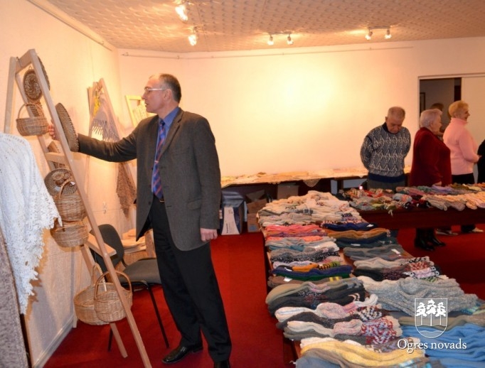 Invalīdu biedrības biedru rokdarbu izstāde- pārdošana