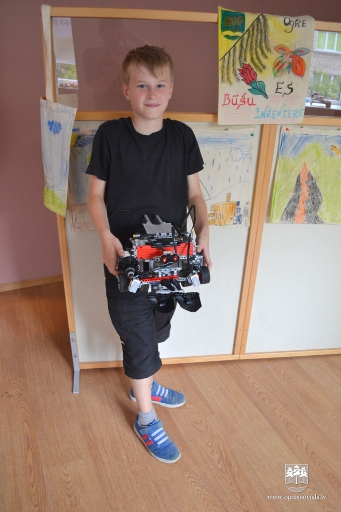 Ar robotu demonstrējumiem noslēdzas tehniskās jaunrades nometne “Mēs būsim inženieri!”