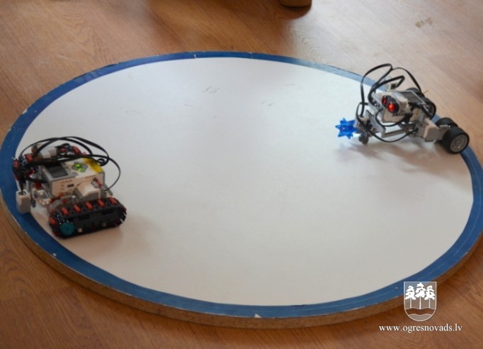 Ar robotu demonstrējumiem noslēdzas tehniskās jaunrades nometne “Mēs būsim inženieri!”