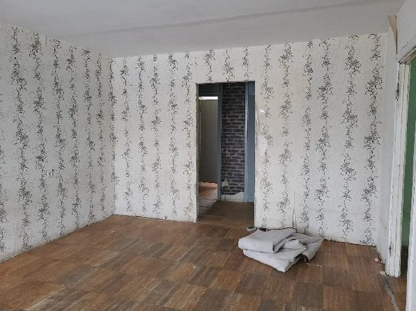 Nekustamā īpašuma Skolas ielā 11-4, Lauberē, atsavināšanas trešā izsole. Istaba.