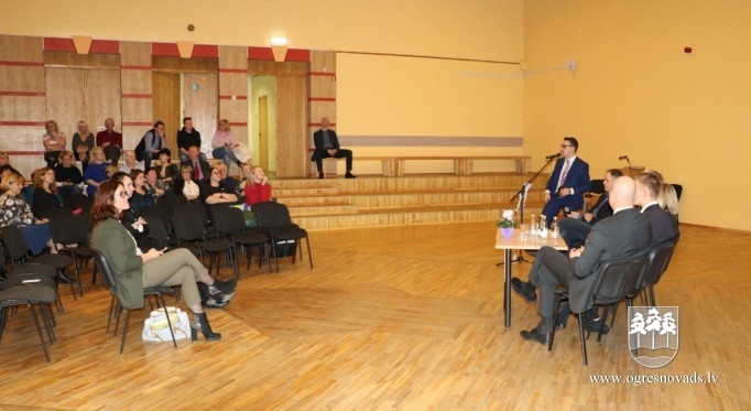 Pašvaldība uzsāk diskusiju ciklu par izglītības aktualitātēm