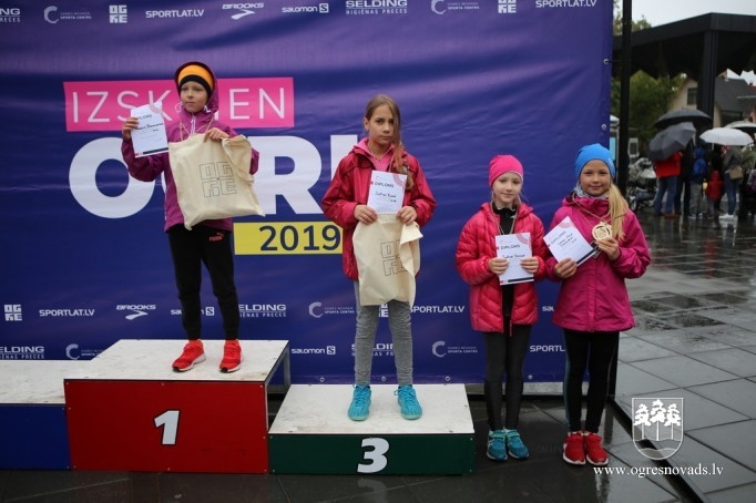 Ogrēnieši un pilsētas viesi piedalās skrējienā “Izskrien Ogri”
