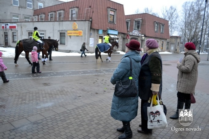 Iztādes "Pilna bufete ar zirgu uzraudzību” atklāšana Ogres Vēstures un mākslas muzejā