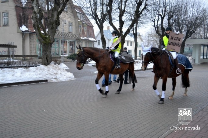 Iztādes "Pilna bufete ar zirgu uzraudzību” atklāšana Ogres Vēstures un mākslas muzejā