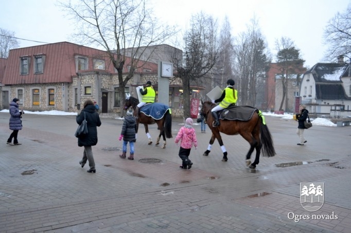 Iztādes "Pilna bufete ar zirgu uzraudzību” atklāšana Ogres Vēstures un mākslas muzejā