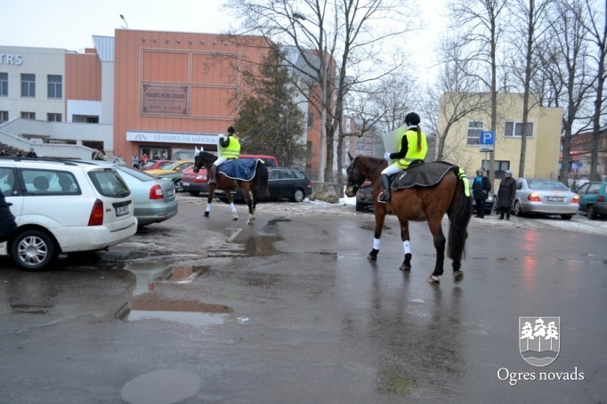 Iztādes "Pilna bufete ar zirgu uzraudzību” atklāšana Ogres Vēstures un mākslas muzejā