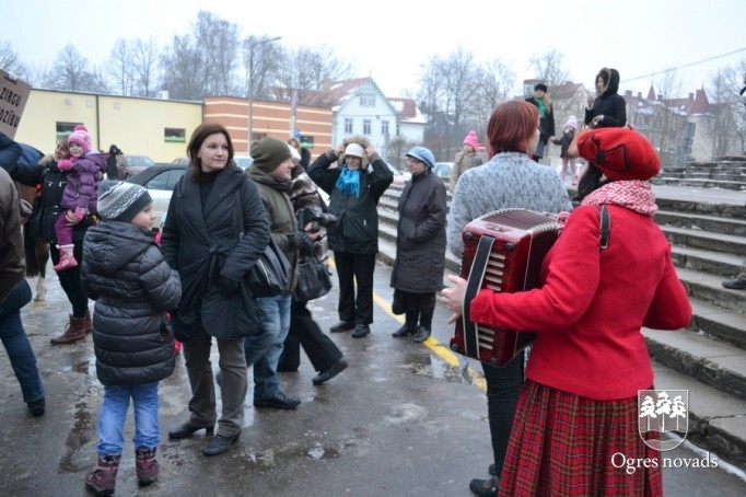 Iztādes "Pilna bufete ar zirgu uzraudzību” atklāšana Ogres Vēstures un mākslas muzejā