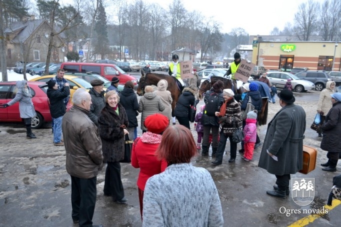 Iztādes "Pilna bufete ar zirgu uzraudzību” atklāšana Ogres Vēstures un mākslas muzejā