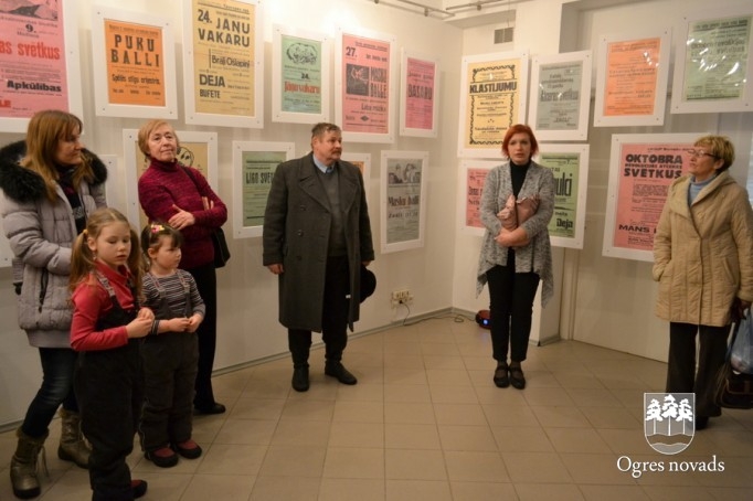 Iztādes "Pilna bufete ar zirgu uzraudzību” atklāšana Ogres Vēstures un mākslas muzejā