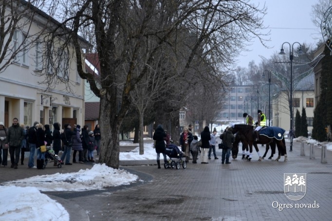 Iztādes "Pilna bufete ar zirgu uzraudzību” atklāšana Ogres Vēstures un mākslas muzejā