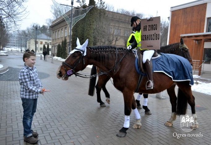 Iztādes "Pilna bufete ar zirgu uzraudzību” atklāšana Ogres Vēstures un mākslas muzejā