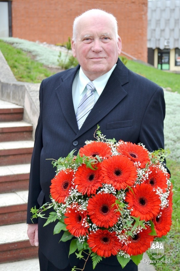 Jūlijam Beļavniekam 80