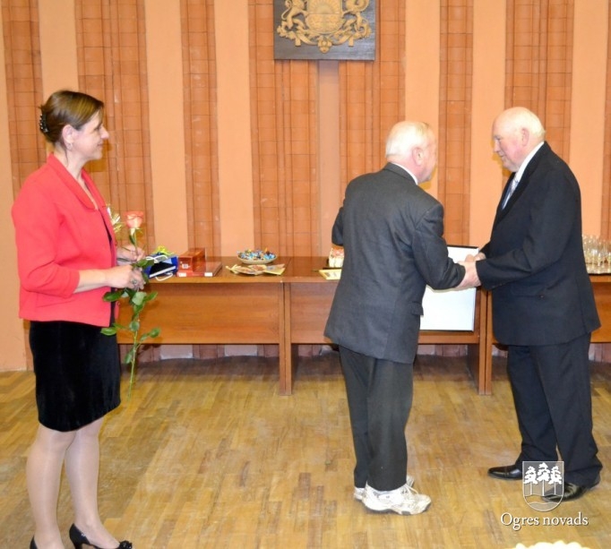 Jūlijam Beļavniekam 80