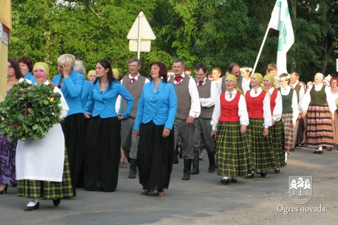 Jāņu ielīgošana Suntažu estrādē (foto: Aldis Eglītis)