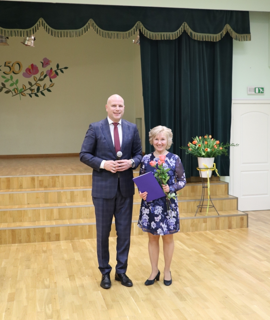 Jaunogres vidusskolai 50
