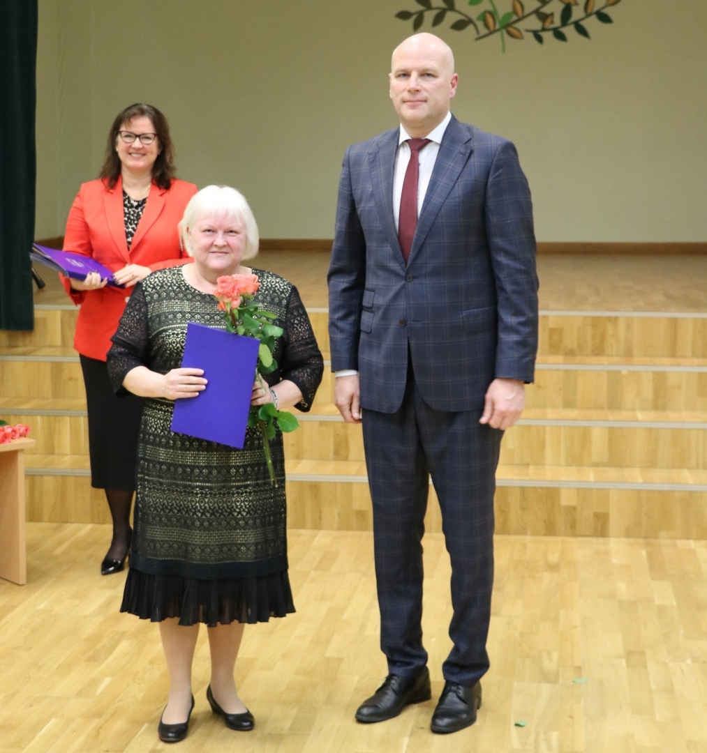 Jaunogres vidusskolai 50