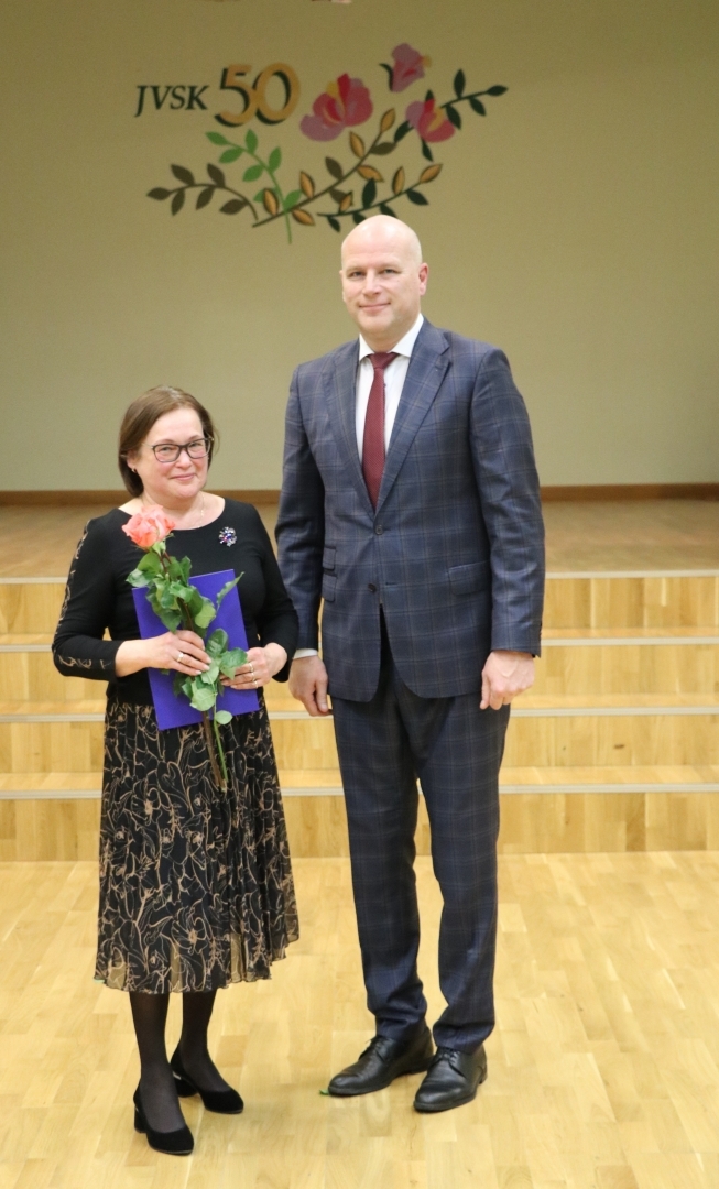 Jaunogres vidusskolai 50