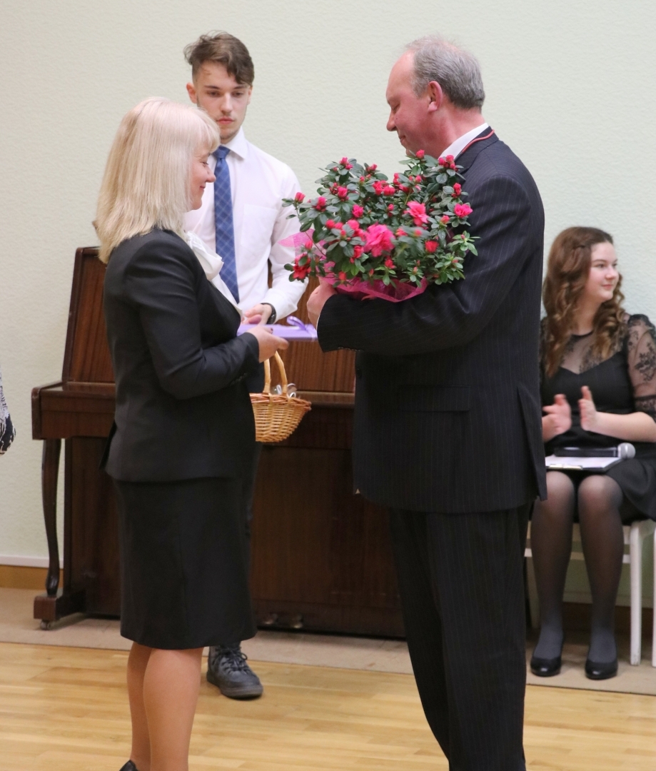 Jaunogres vidusskolai 50