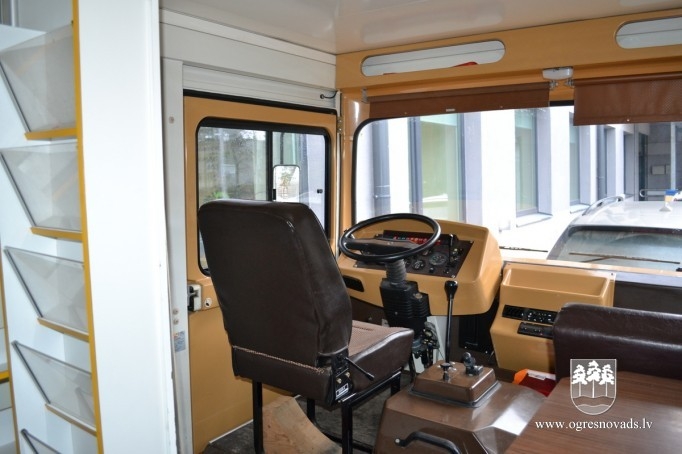 Jaunais bibliobuss ieradies Ogrē