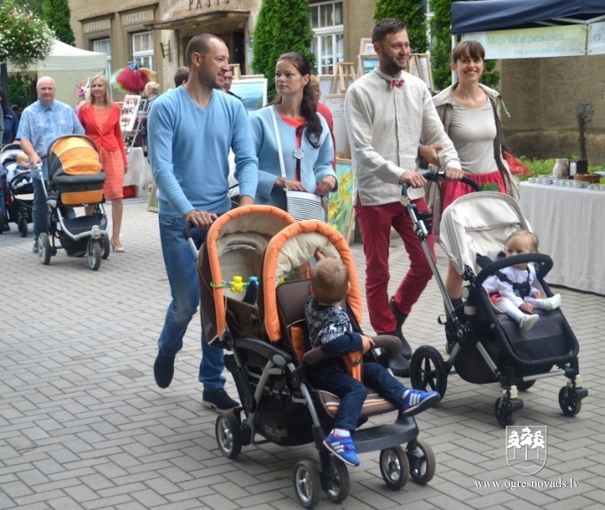 Aizsākta jauna tradīcija – jaundzimušo ogrēniešu sveikšana
