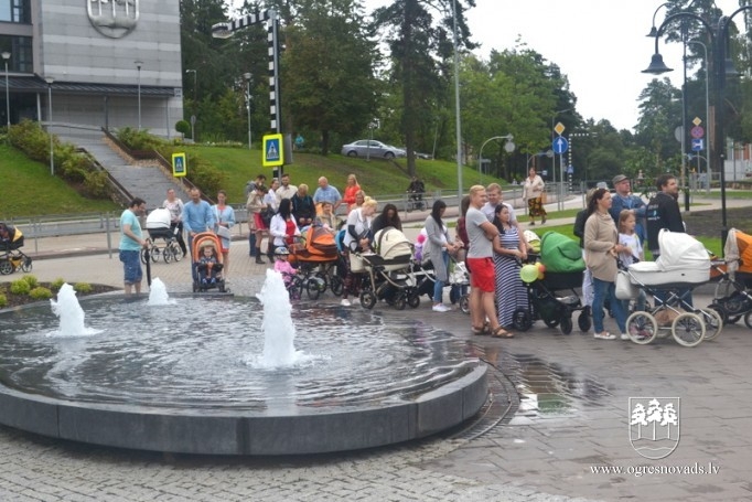Aizsākta jauna tradīcija – jaundzimušo ogrēniešu sveikšana
