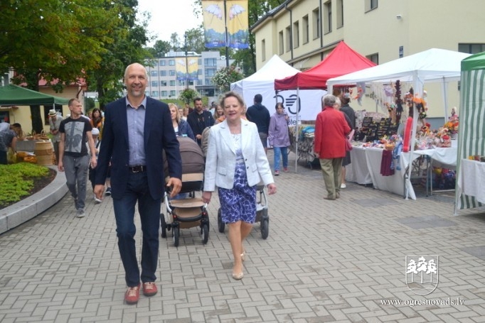 Aizsākta jauna tradīcija – jaundzimušo ogrēniešu sveikšana