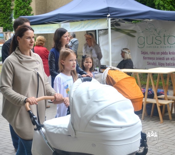 Aizsākta jauna tradīcija – jaundzimušo ogrēniešu sveikšana