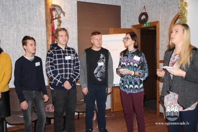 Jaunieši gūst praktiskas zināšanas divu dienu apmācībās