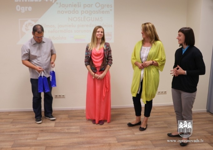 Jaunieši demonstrē savas filmas par Ogres novada pagastiem