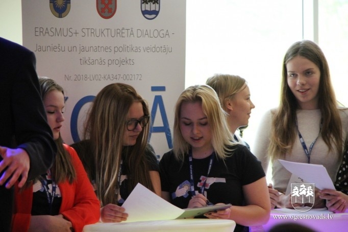 Starpnovadu jauniešu un lēmumpieņēmēju forums “Kopā varam labāk”
