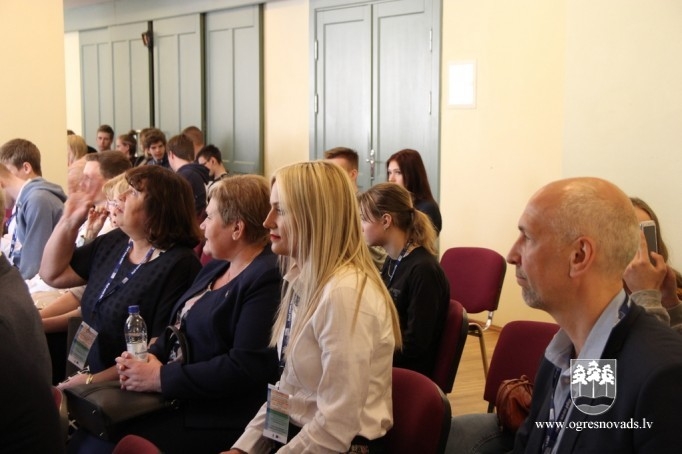 Starpnovadu jauniešu un lēmumpieņēmēju forums “Kopā varam labāk”